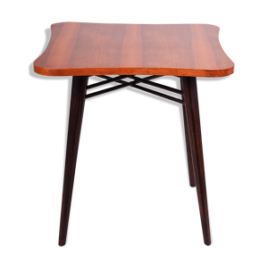 Table moderne du milieu du siècle fabriquée en Tchéquie des années 40. noyer non restauré.