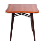 Table moderne du milieu du siècle fabriquée en Tchéquie des années 40. Noyer non restauré.