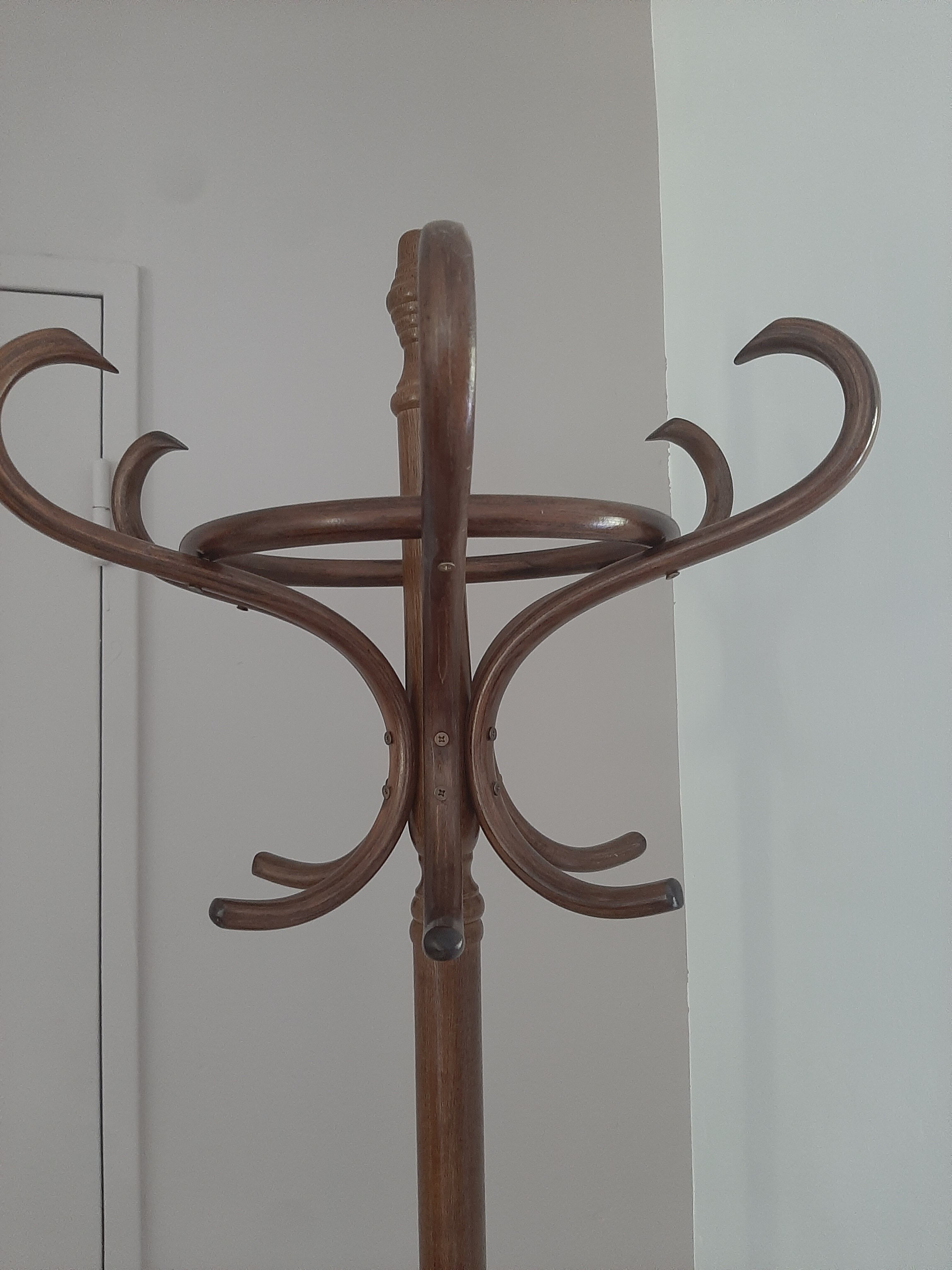 Wooden parrot coat rack - old style curved wood - 12 bells