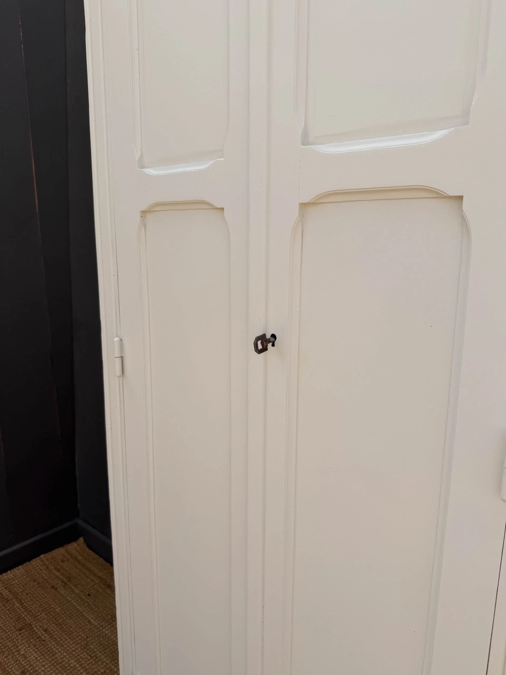 Armoire parisienne
