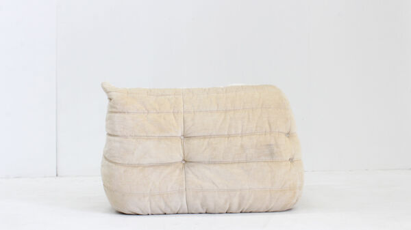 Fauteuil d'angle vintage Togo Ligne Roset en velours beige par Michel Ducaroy