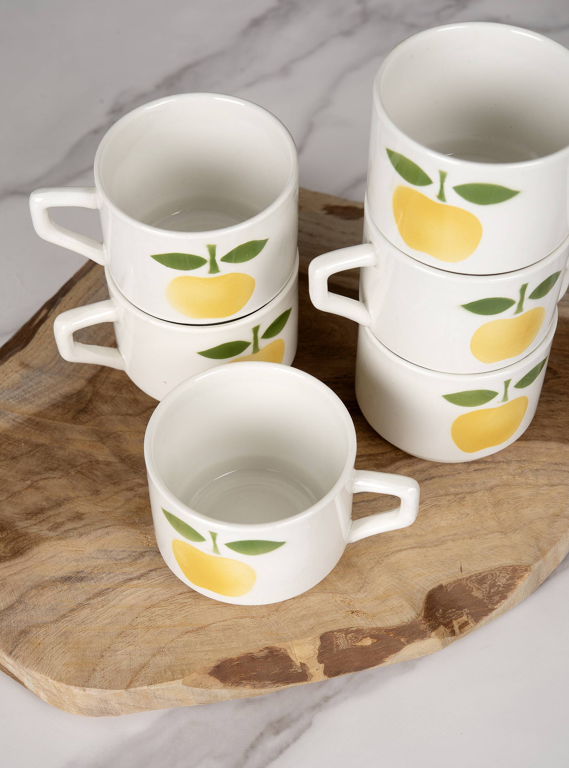 6 small coffee cups, apple decoration