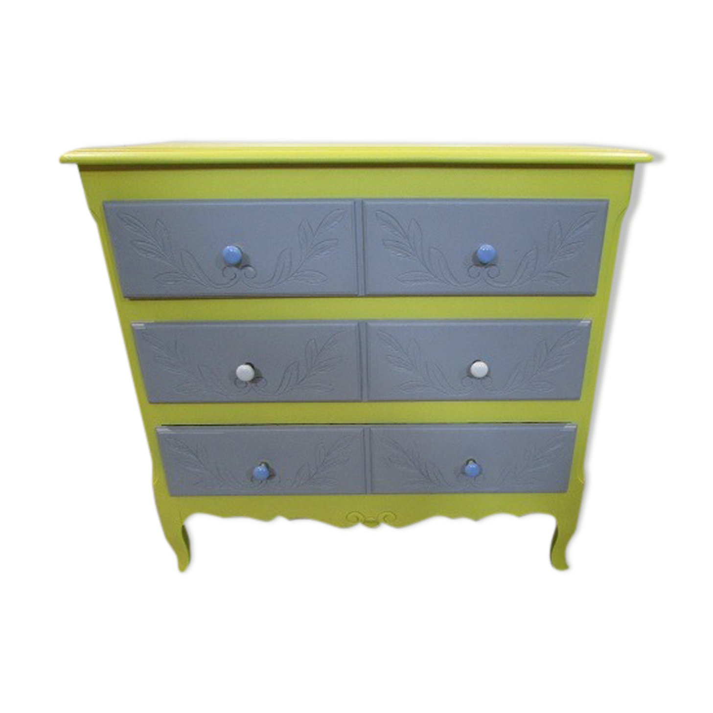 Louis XV style chest of drawers in oak