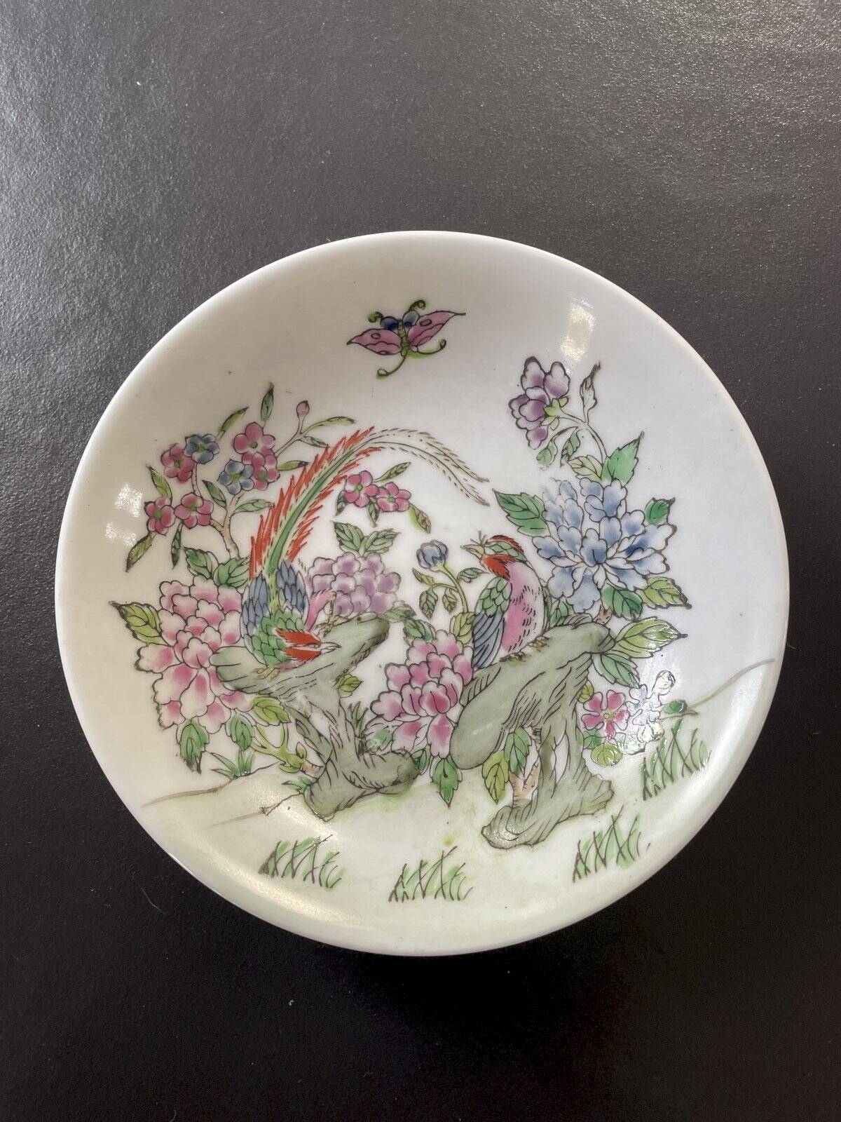 Chinese ceramic bowl with a diameter of 14 cm.