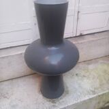 Vase design en verre opaline gris