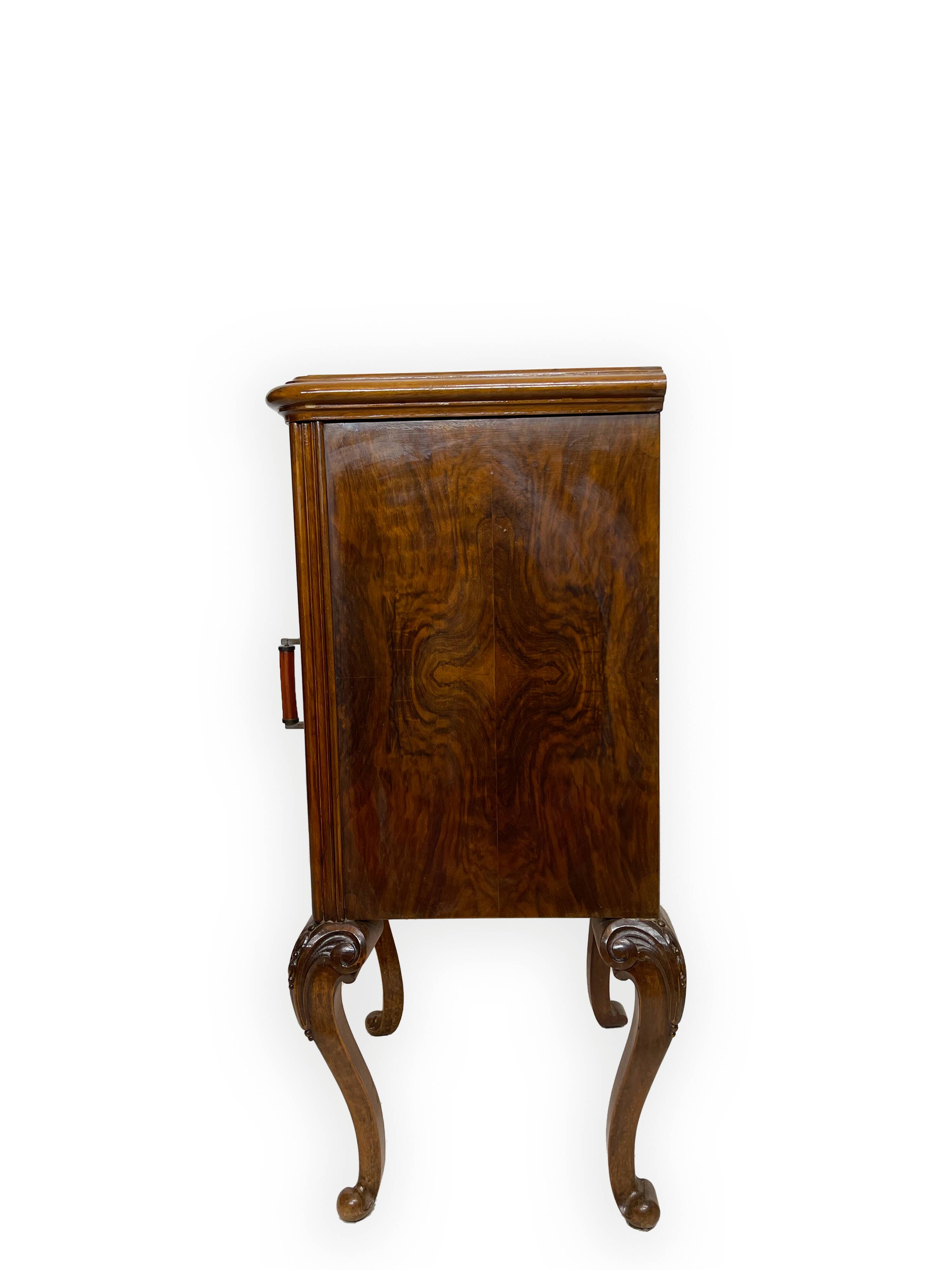 Tables de chevet italiennes en noyer, années 1930/1940