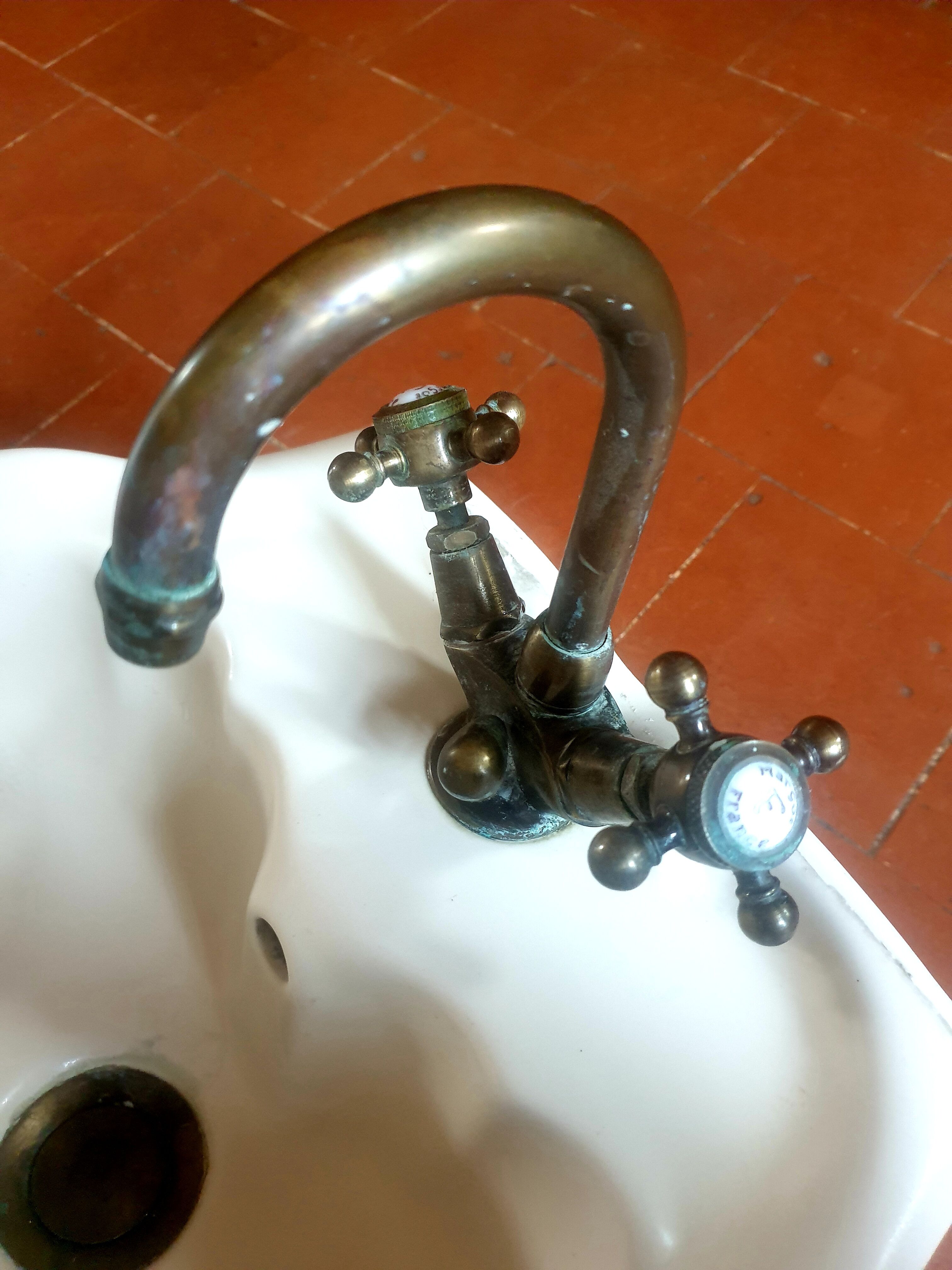 Shell sink and copper taps