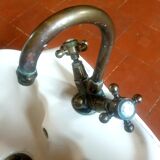 Shell sink and copper taps