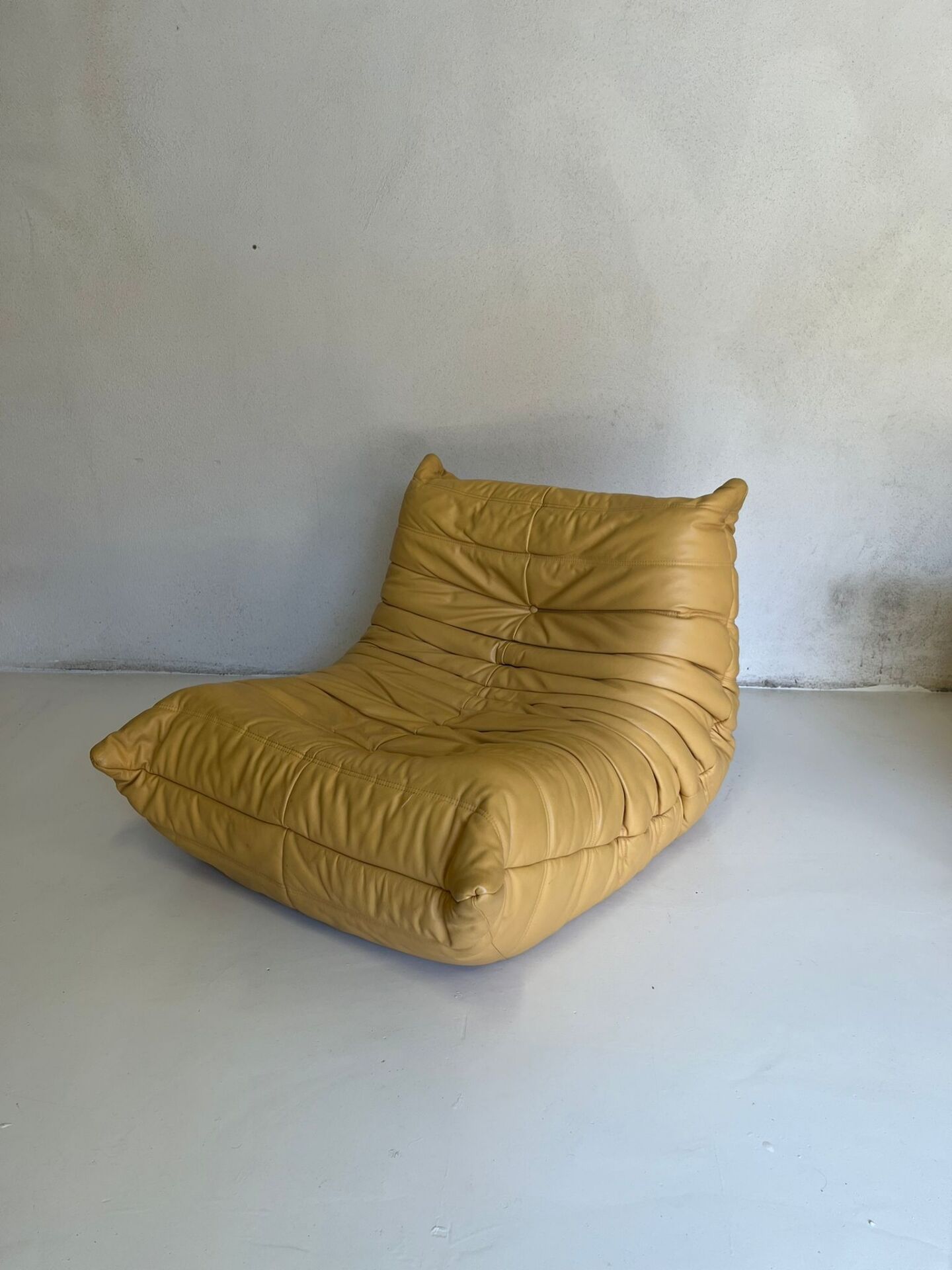 Ligne Roset Togo vintage honey yellow leather – 3-seater + 2 armchairs