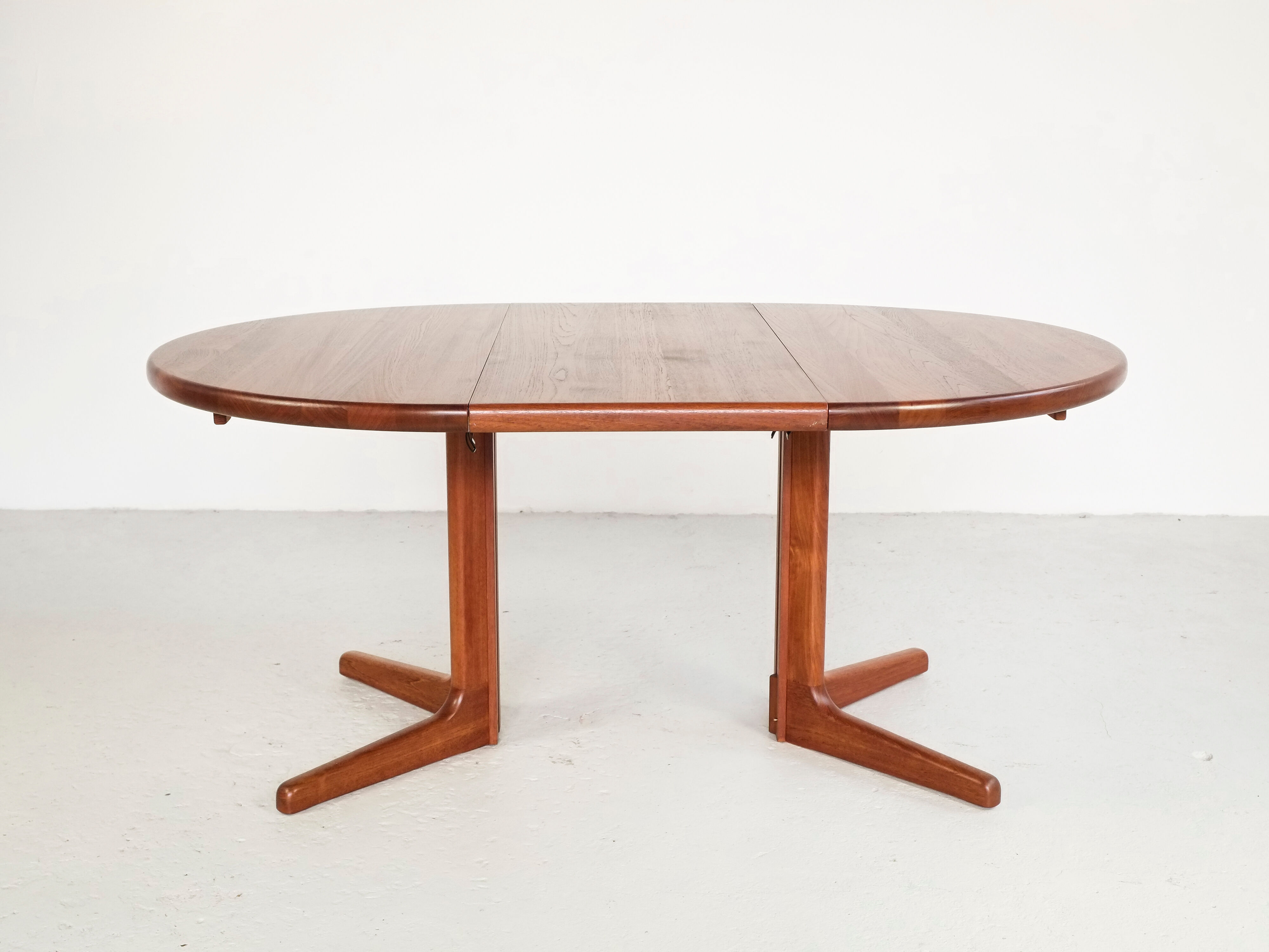Danish round dining table in teak 1960s
