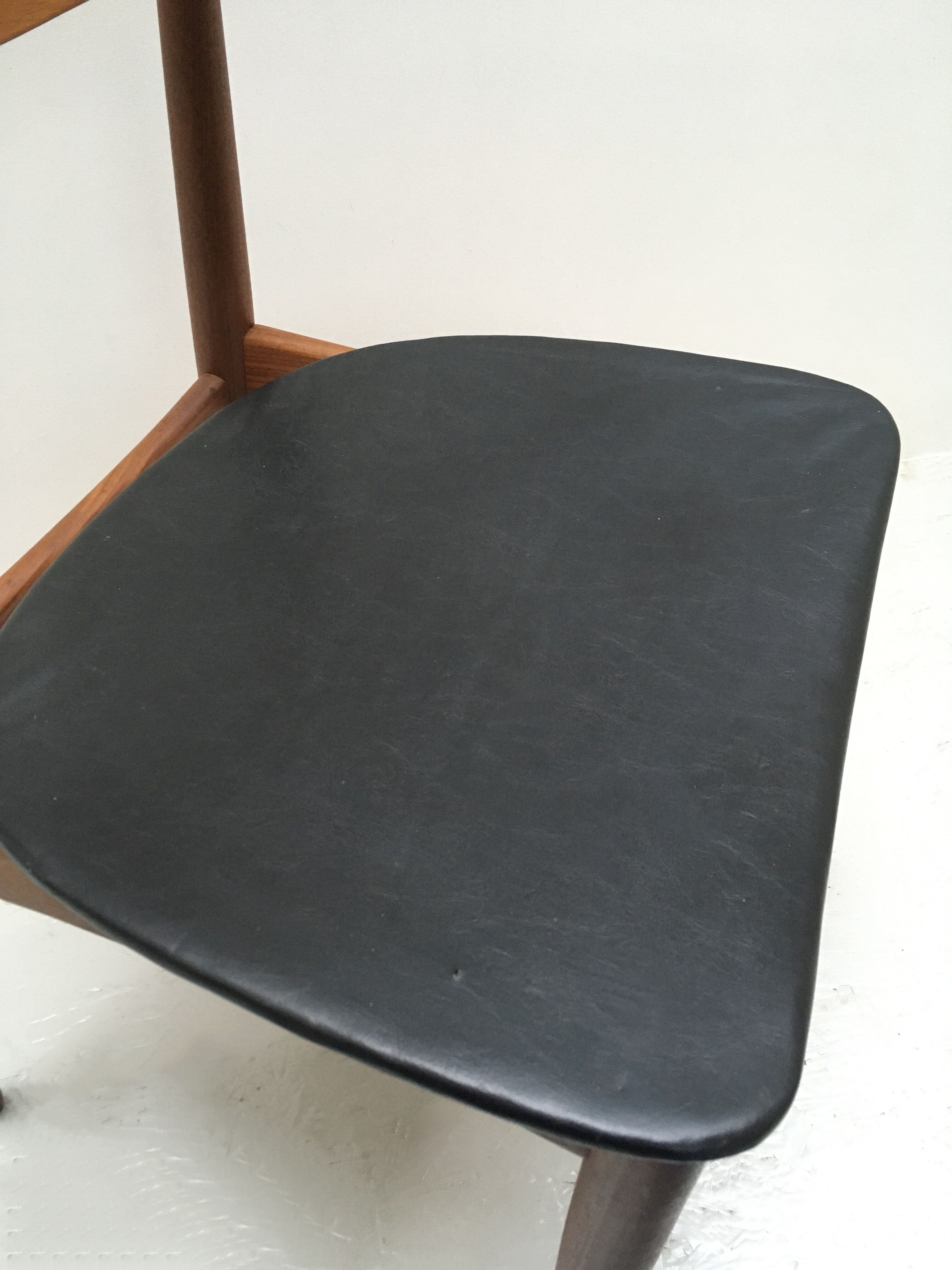 Henry Walter Klein's Scandinavian teak chair for Bramin 60s