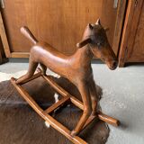 Cheval à bascule en bois