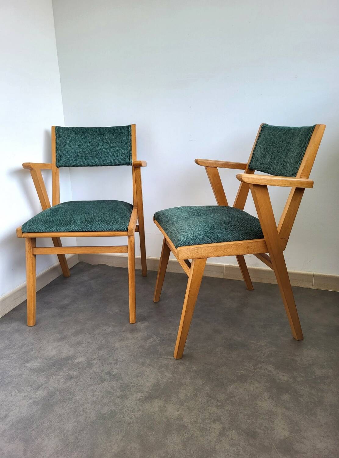 2 bridge chairs in wood and green velvet, 1960