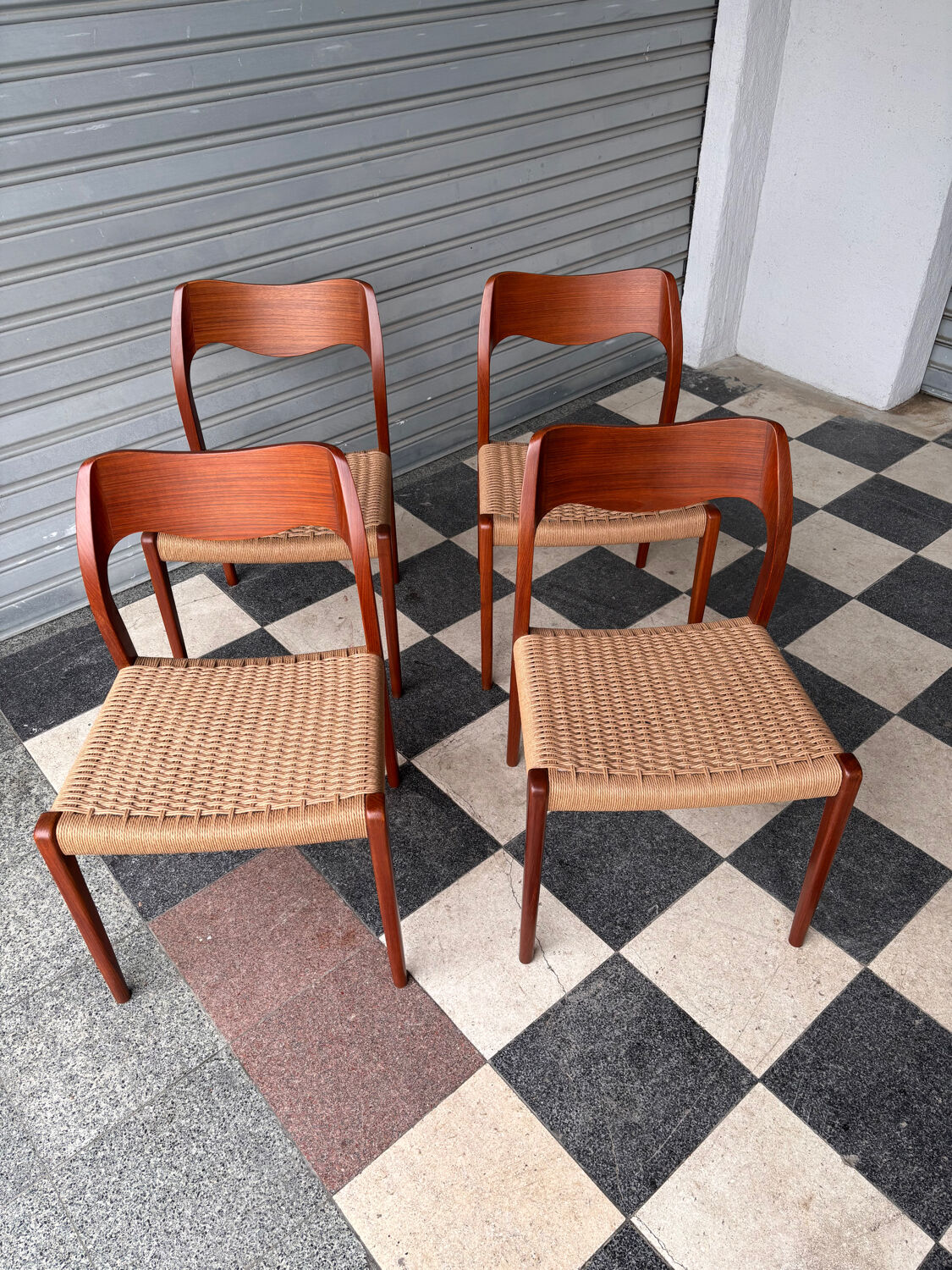 Set of 4 Møller 71 chairs