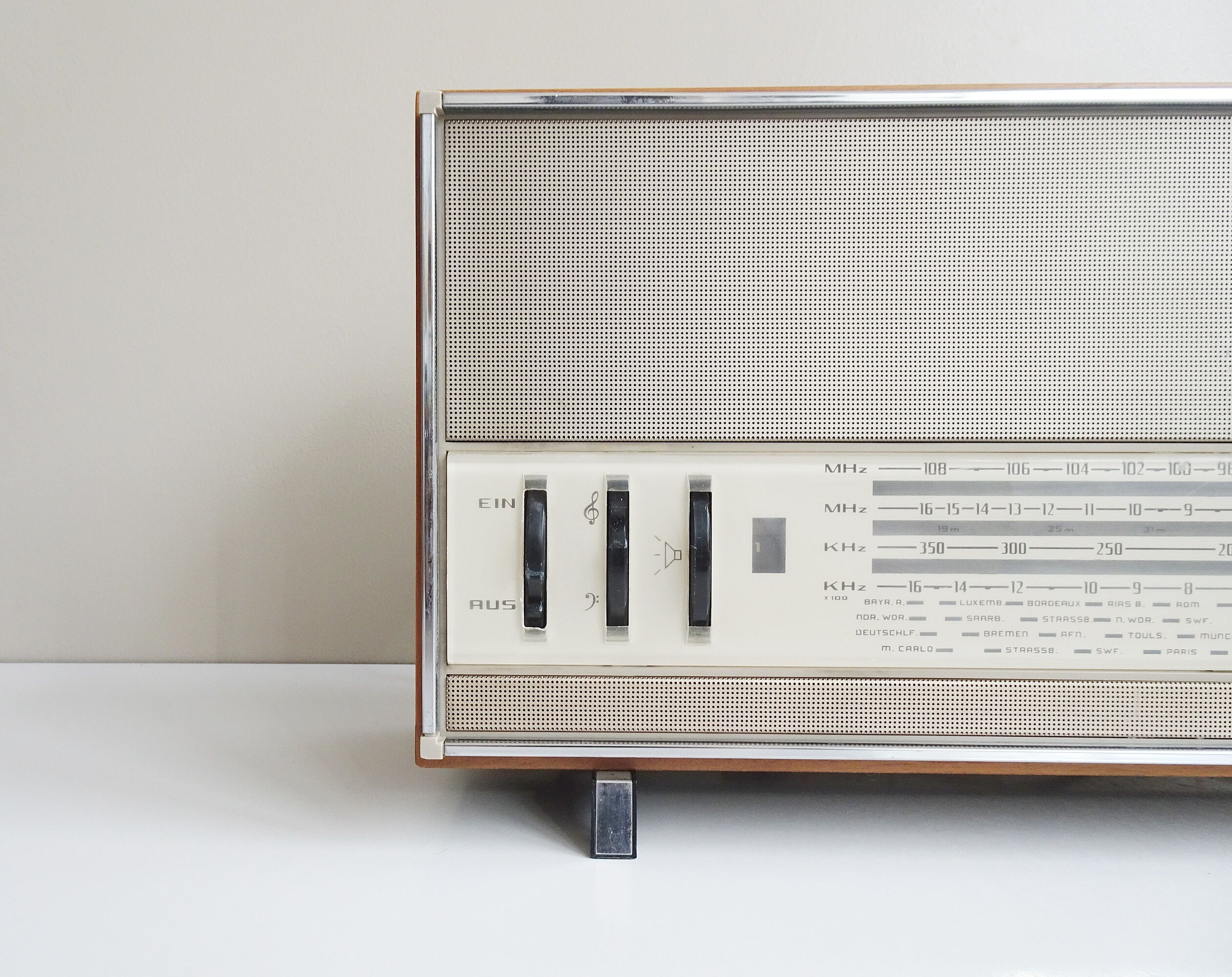Mid century radio, tube radio europa 3030 with wood paneling