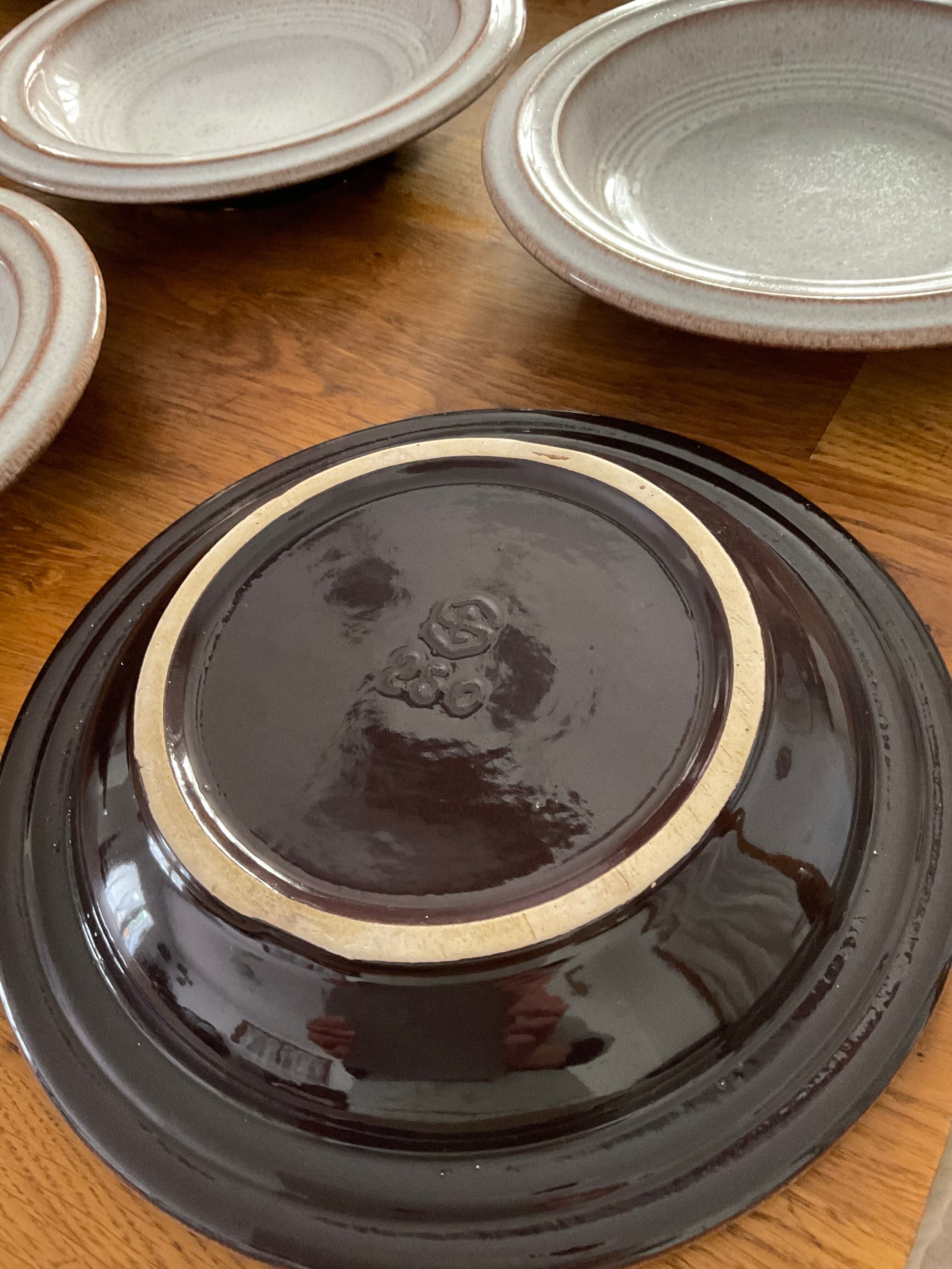 8 hollow plates in glazed terracotta