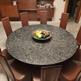 Round table in polished granite 10 seats
