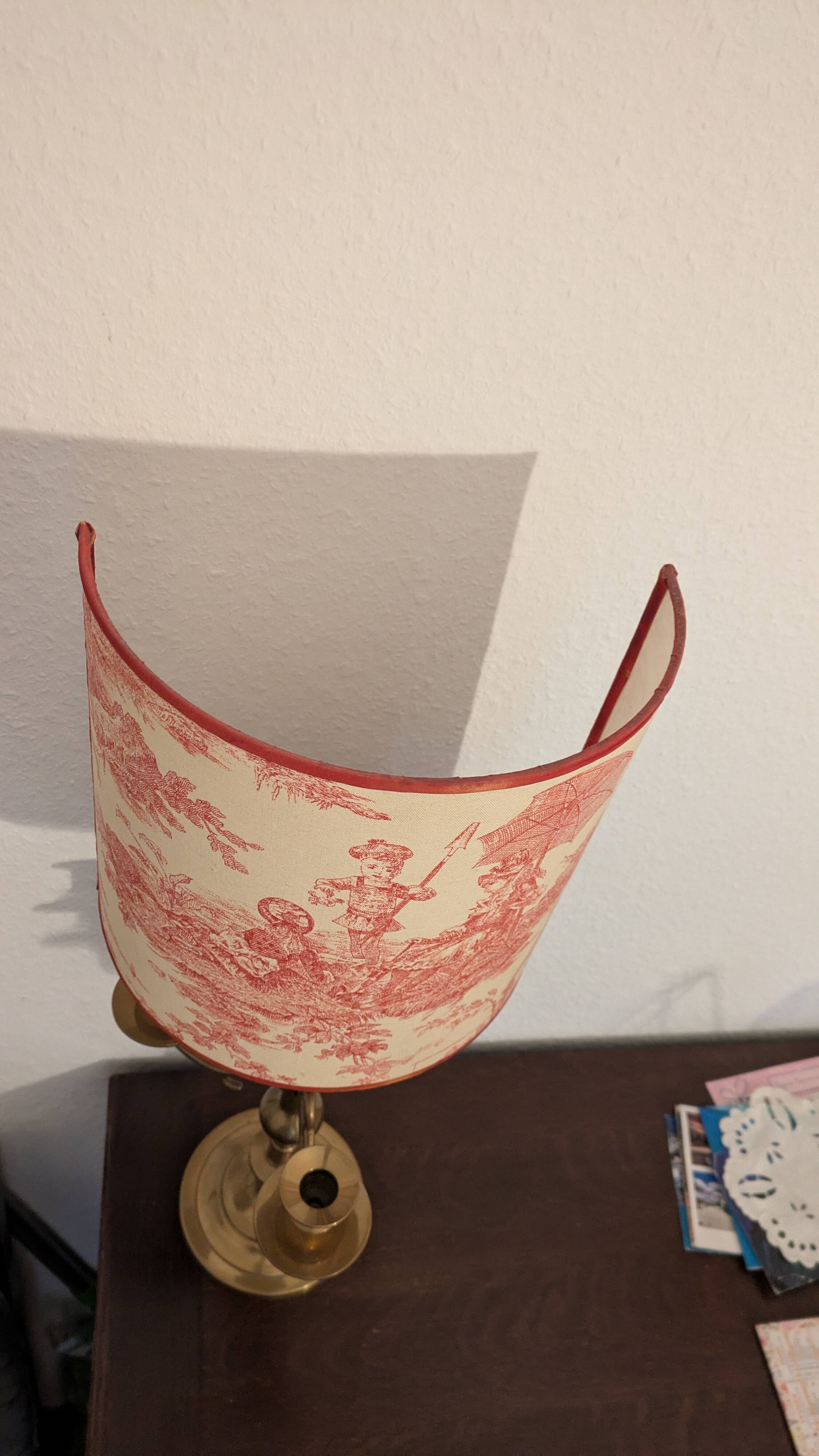 Pair of lamps in gilded brass, red toile de Jouy shades.