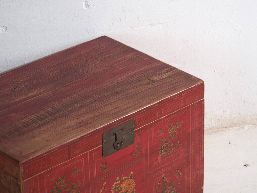 Chinese chest with original painting – China, circa 1900