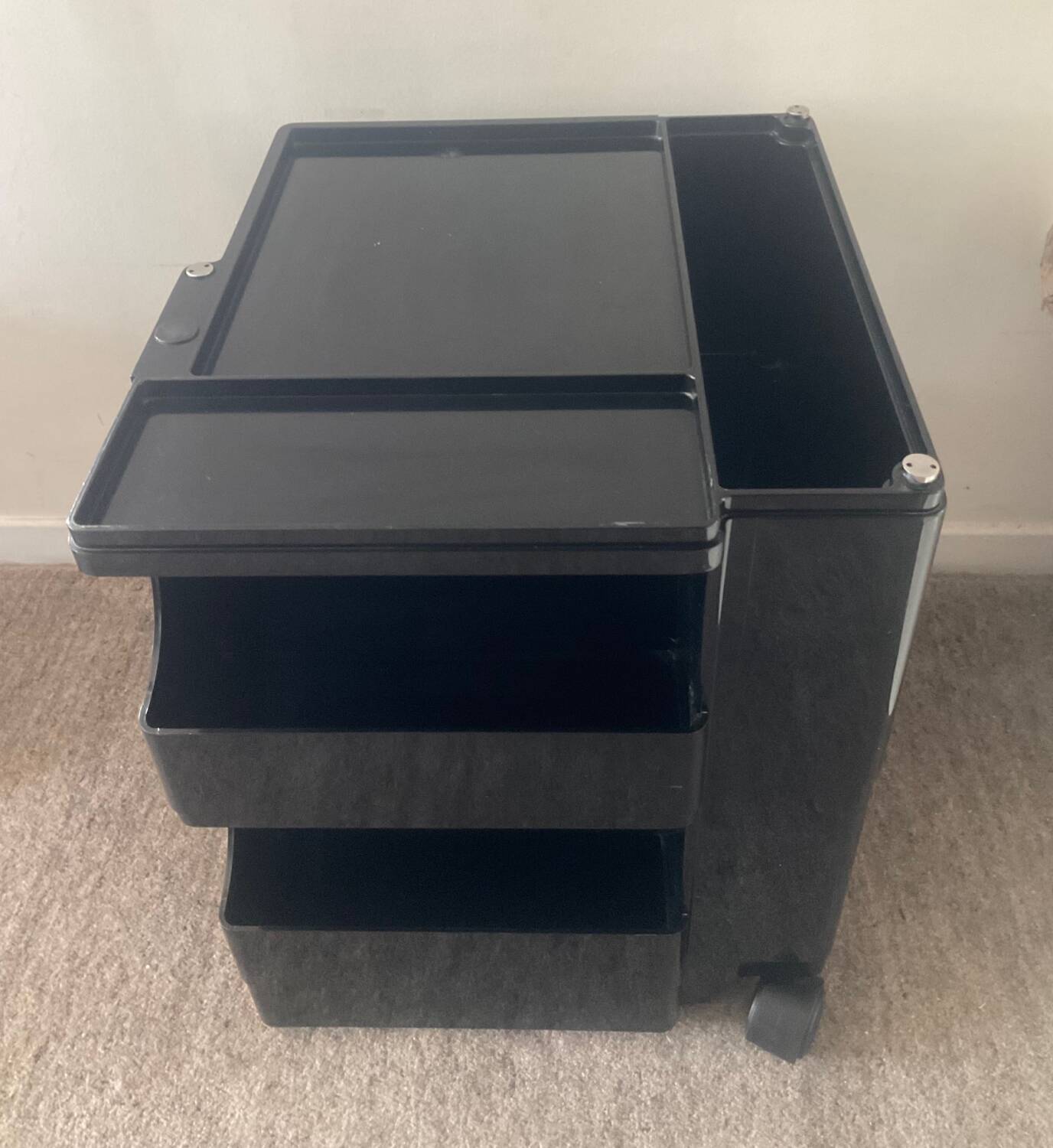 “Boby” serving trolley by Joe Colombo