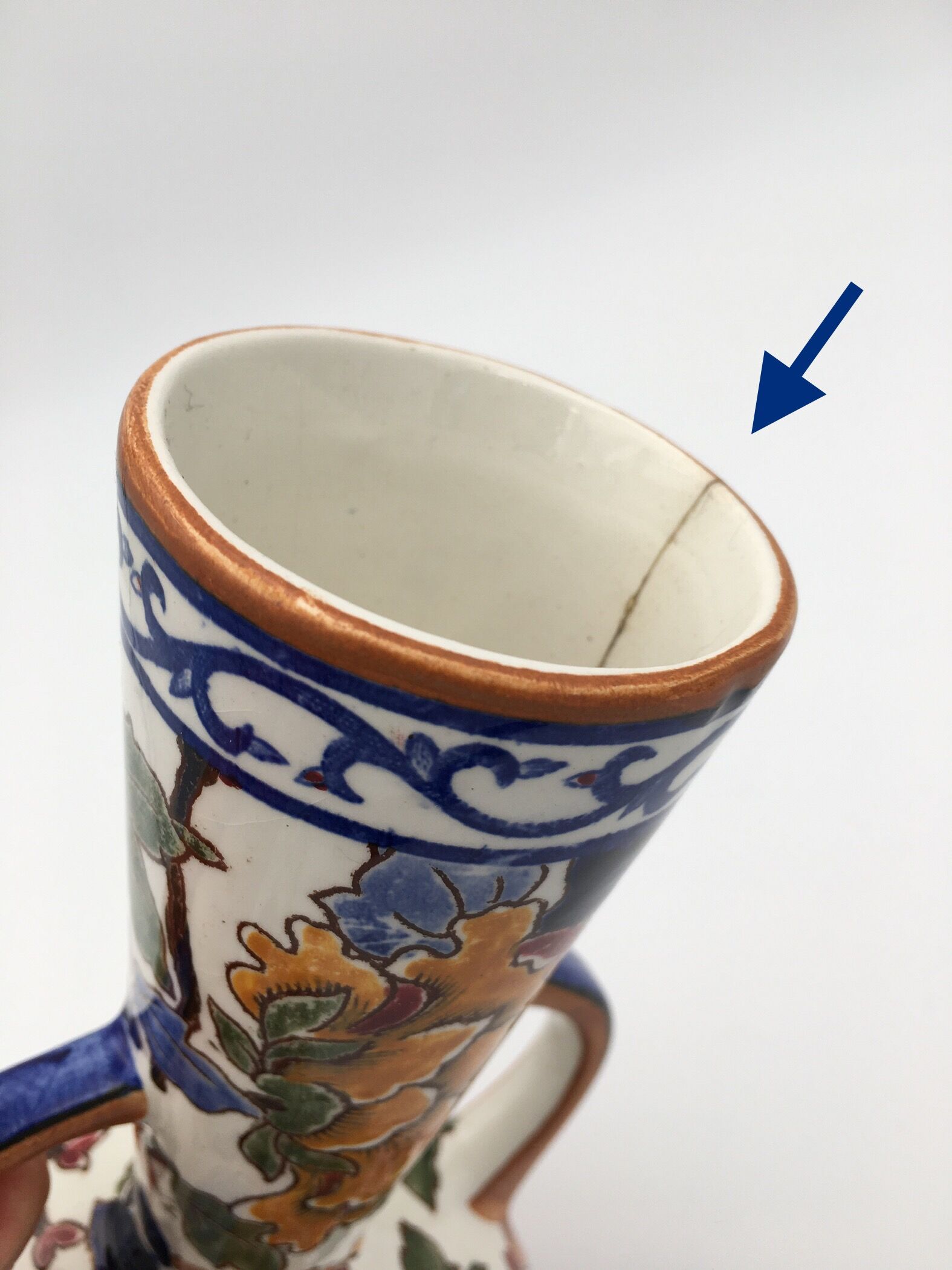 Gien's earthenware vase and two cups, "Peonies" decoration, signed GIEN - 20th century