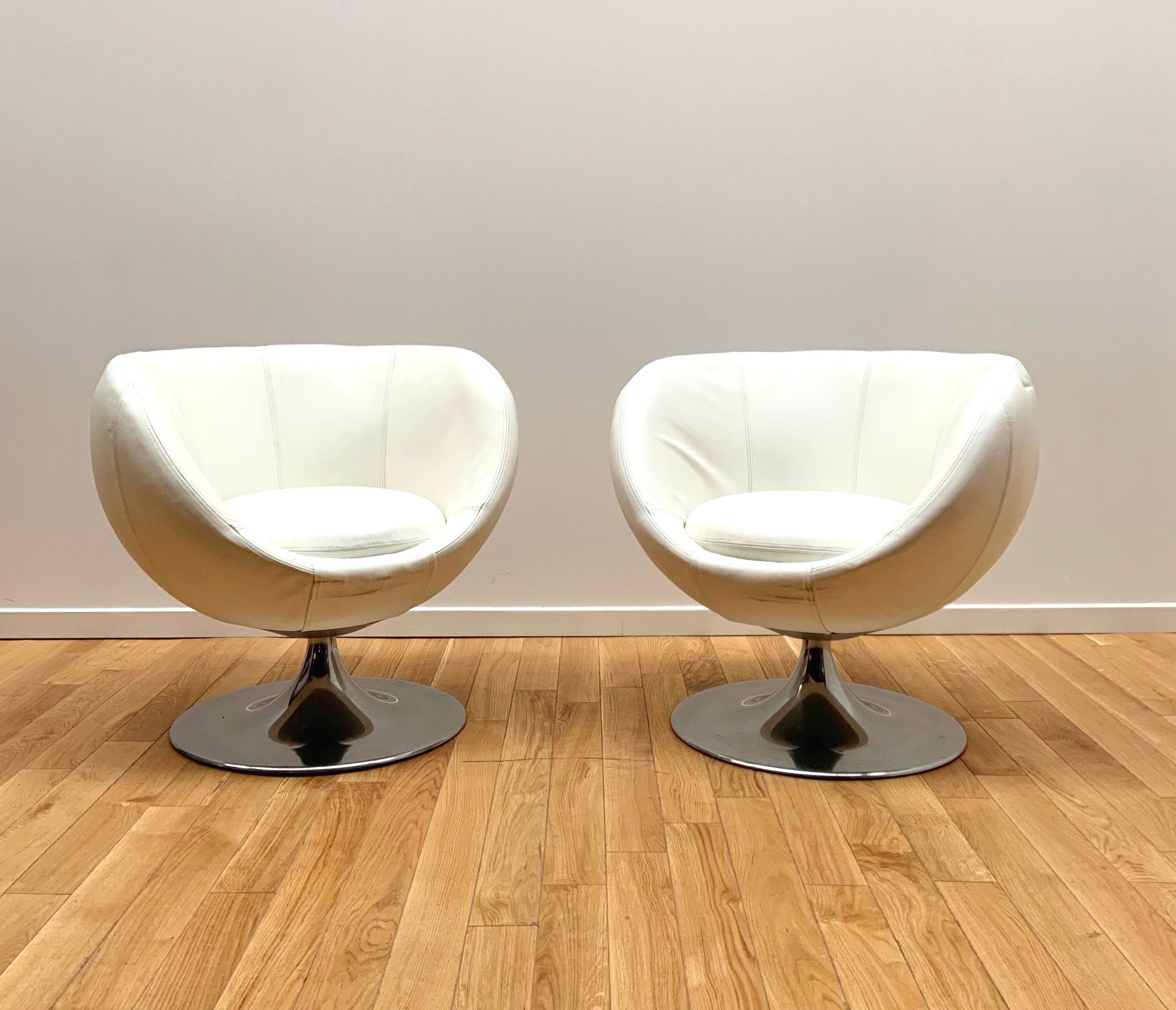 Ball armchair, Via Della Spiga