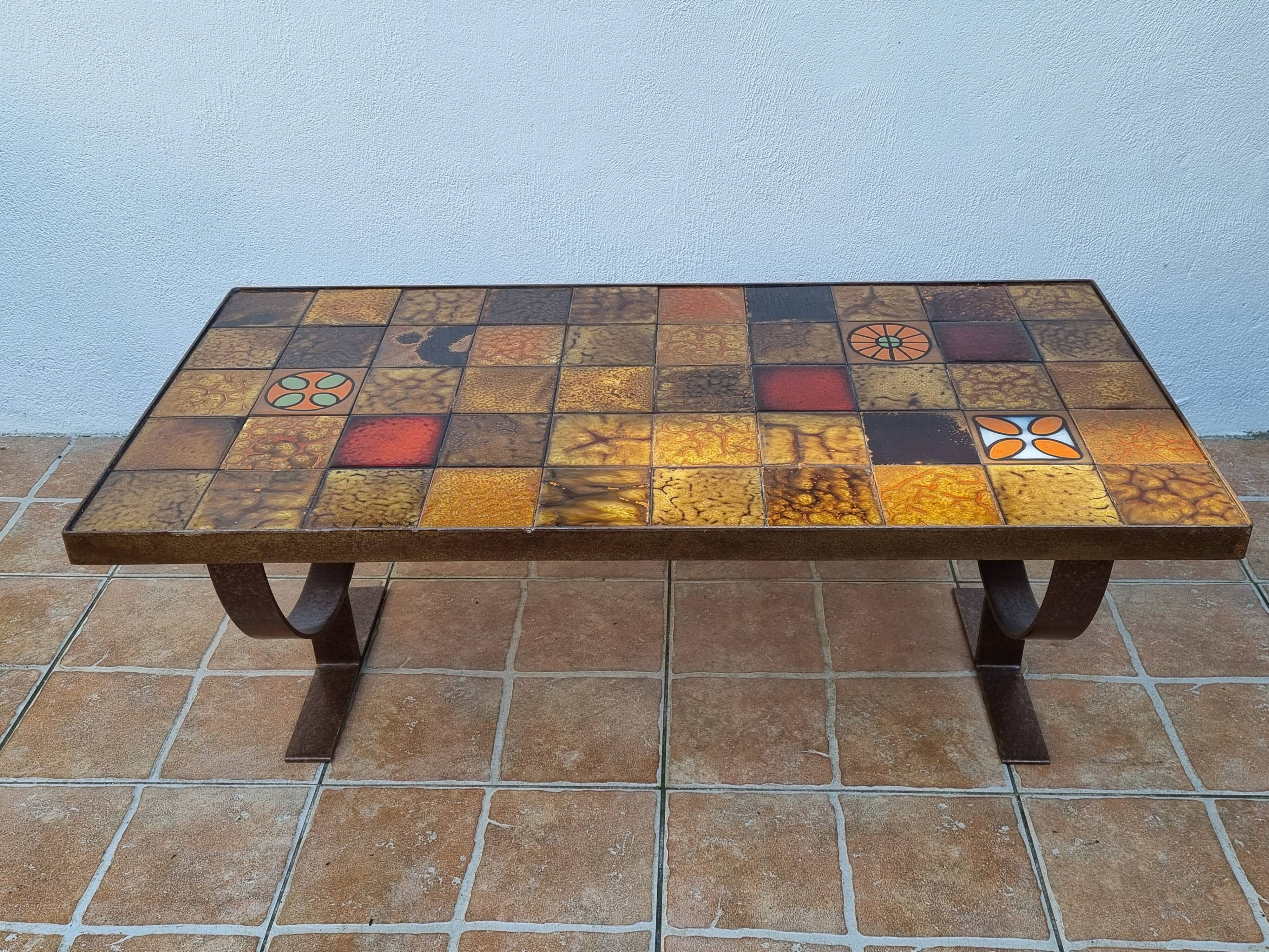 Vintage coffee table "Moulin de la roue" Vallauris in glazed ceramic and forged metal