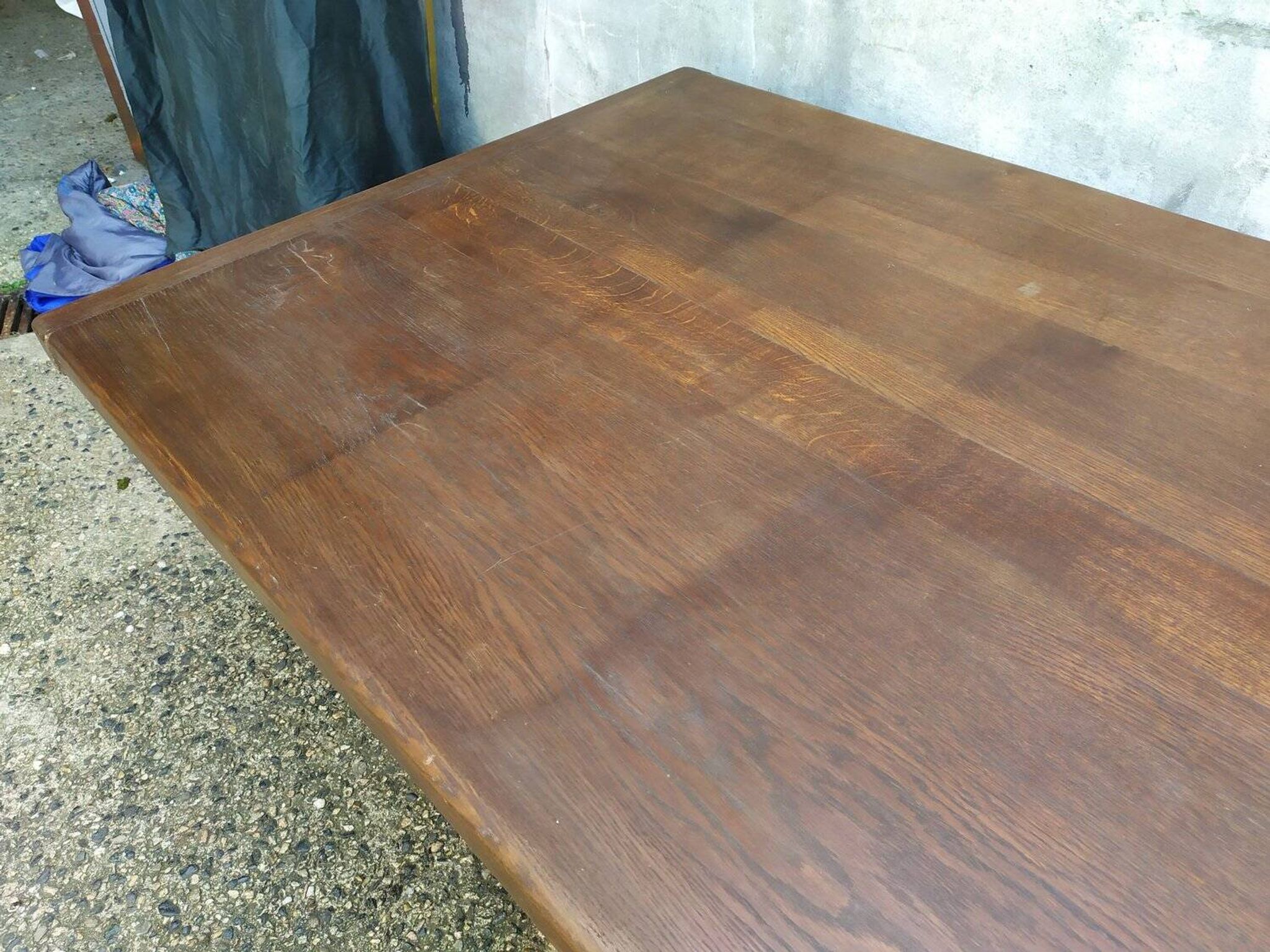 Table de conférence monastère chêne