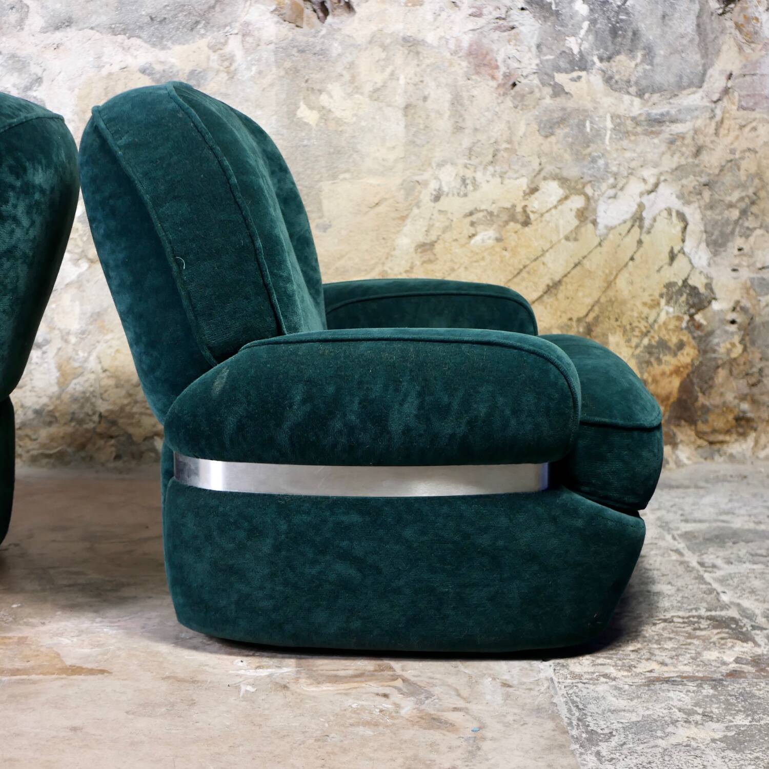 Pair of Beka armchairs in green velvet