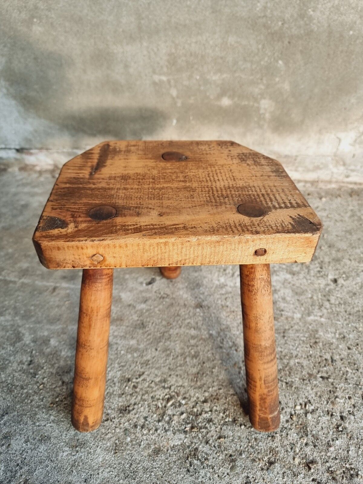 Brocante stool 3-legged plant table