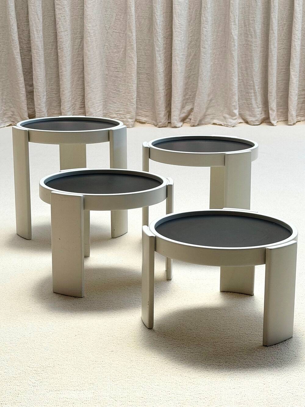 Nest of side tables 'Model 780', Gianfranco Frattini, Cassina, Italy, 1960s