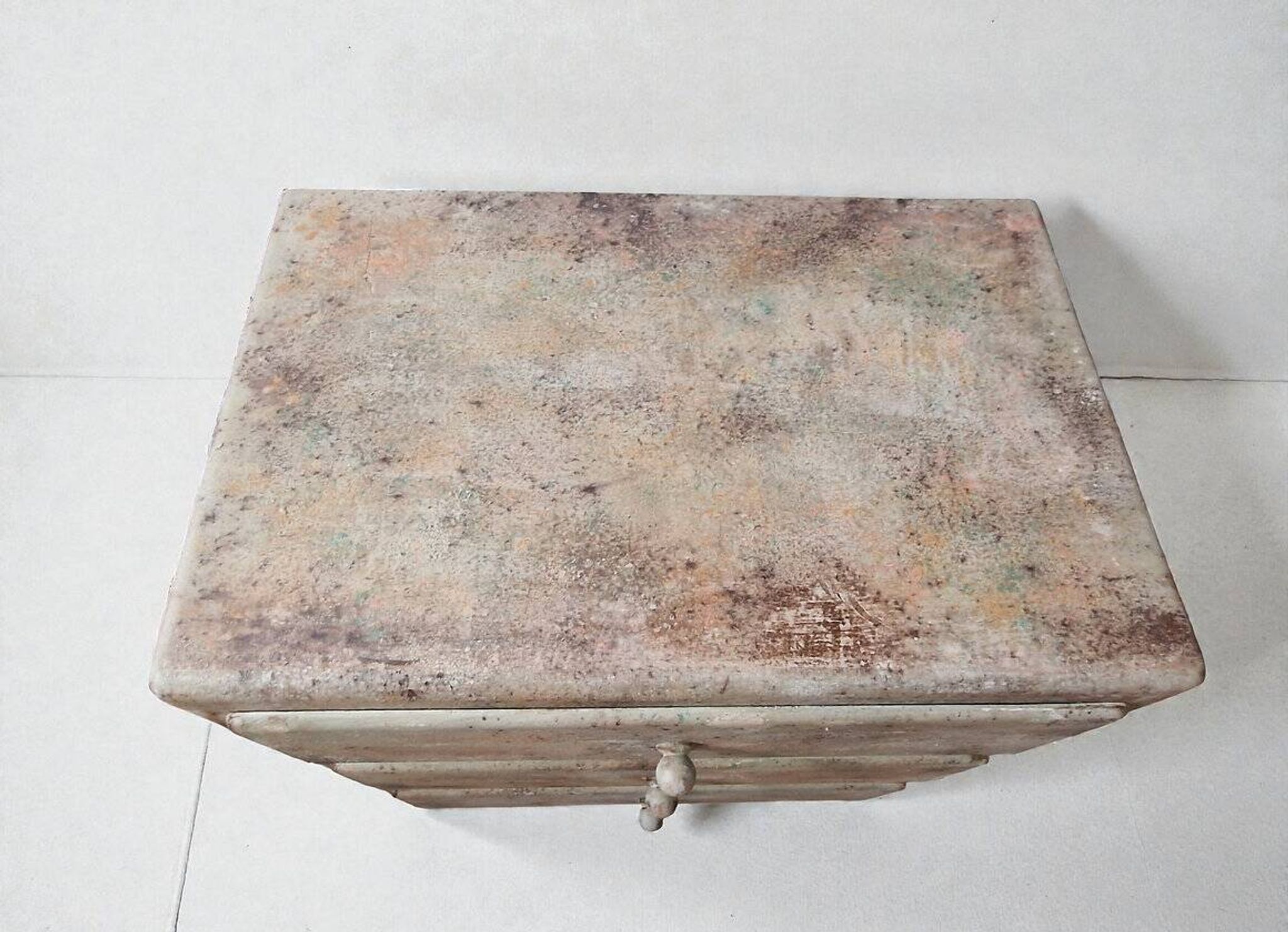 Small chest of drawers with pigments