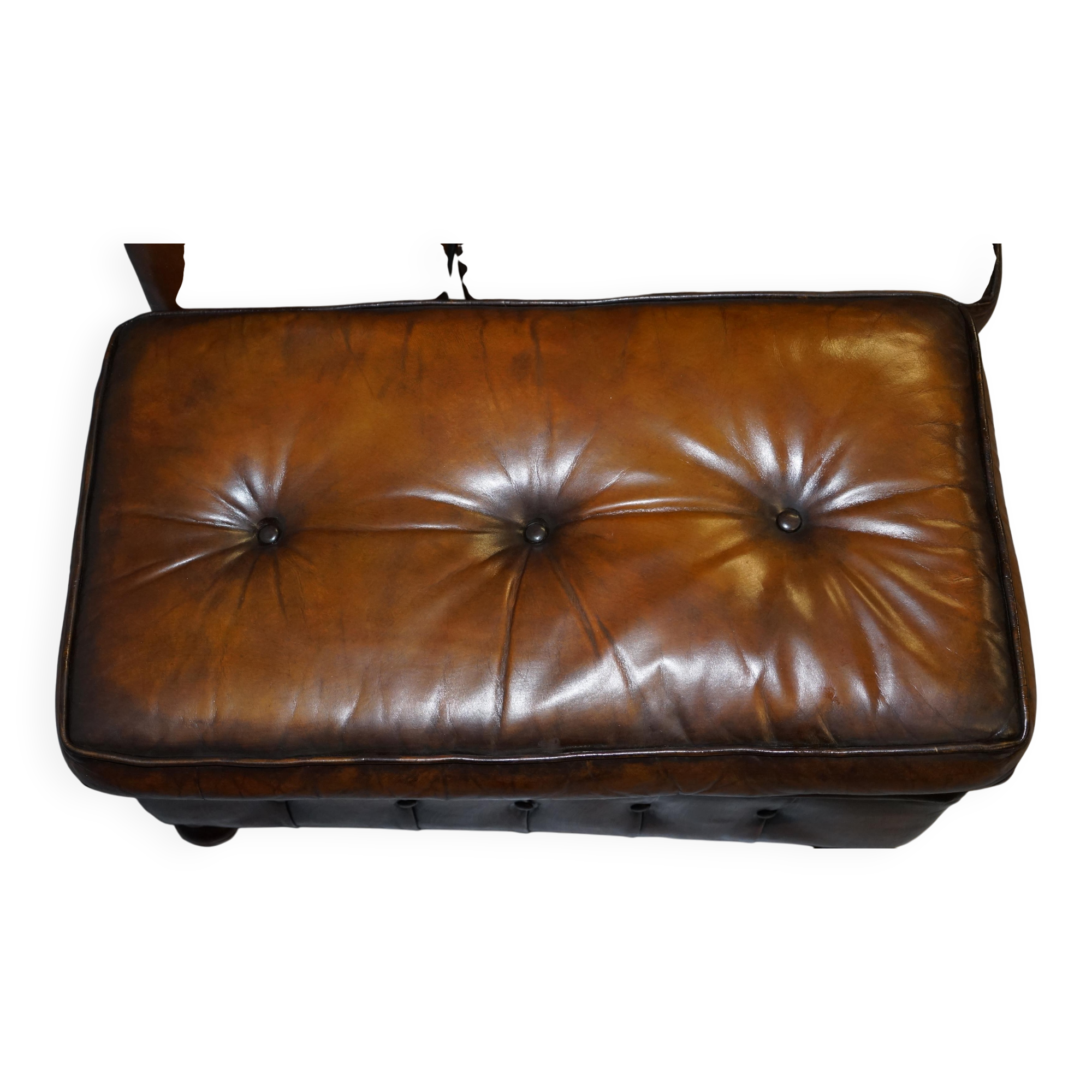 Vintage Chesterfield corner sofa in hand-dyed leather with solid walnut feet.