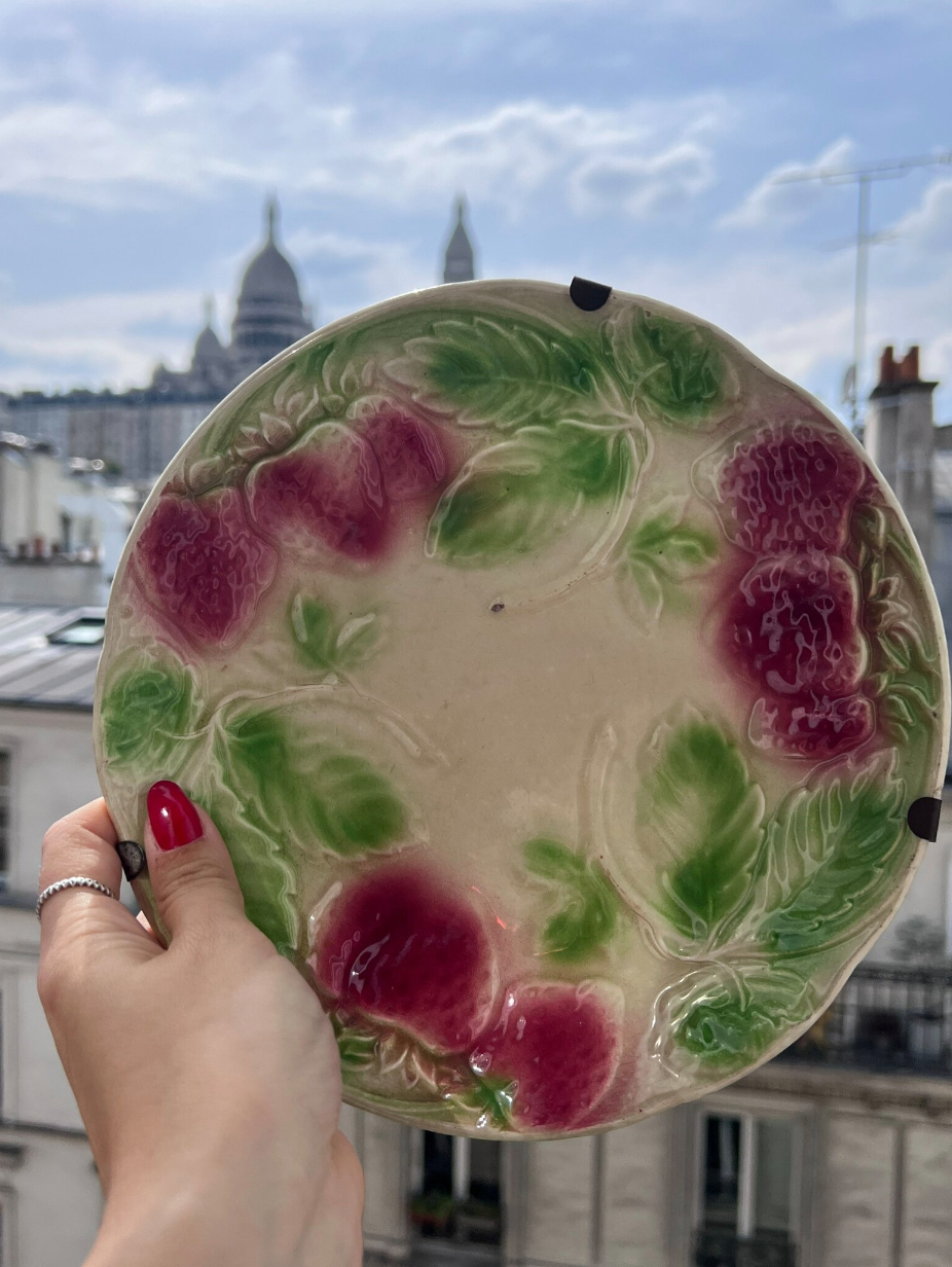 Plate in slip decoration strawberries and leaves