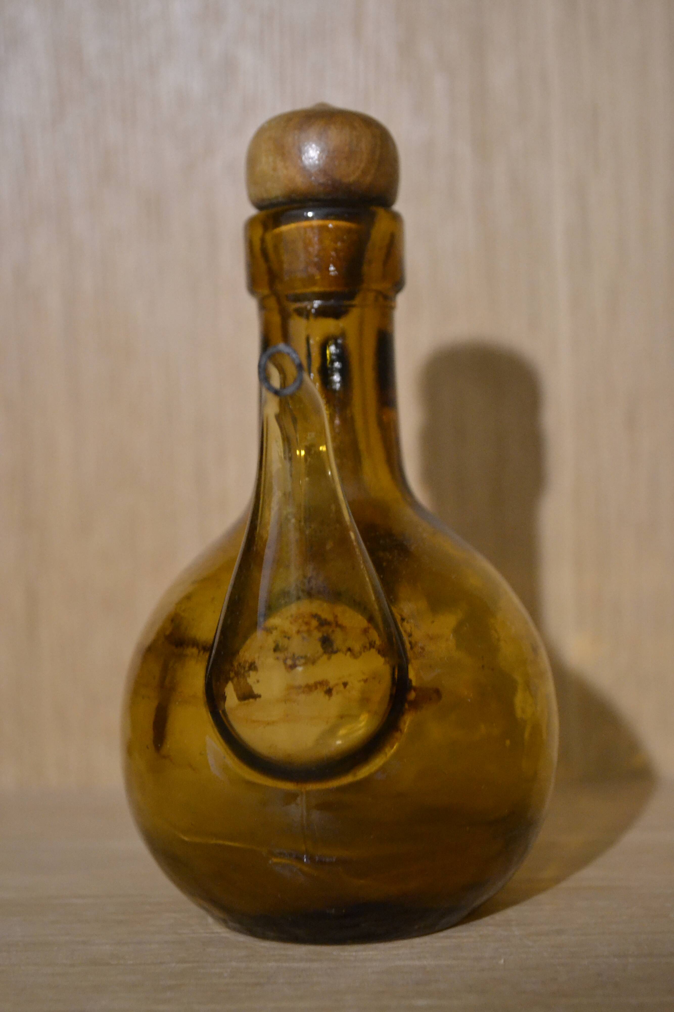 Smoked glass vinegar maker