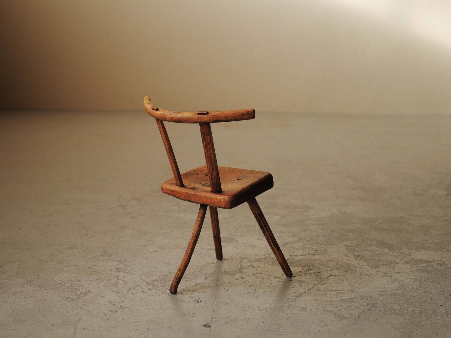 Small alpine chair in solid pine, folk art, early 20th century.