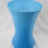 Vase en opaline bleue
