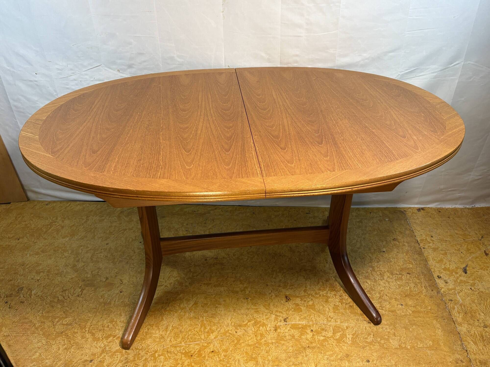 Mid-Century Nathan Teak Extending Dining Table – 1960s Scandinavian Design