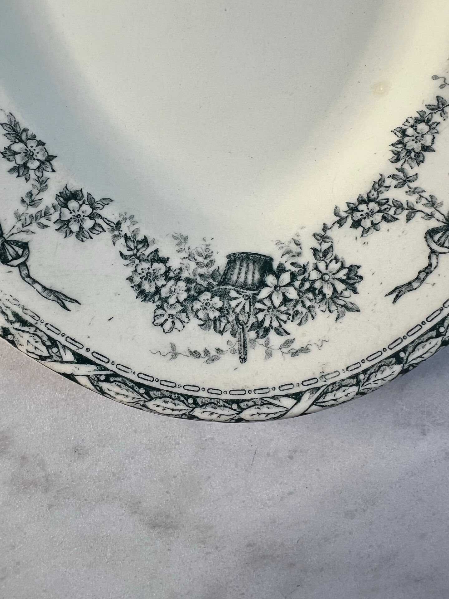 Grand plat ovale en terre de fer 41x27cm
