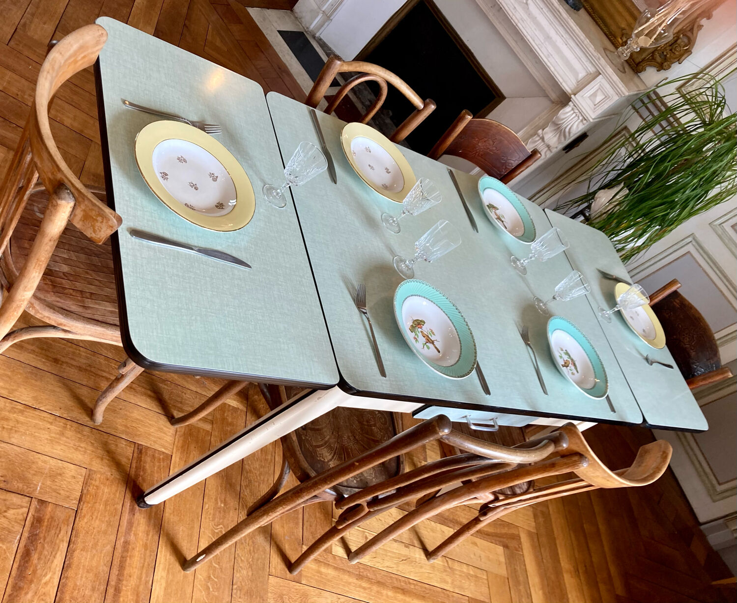 Water-green extendable Formica table