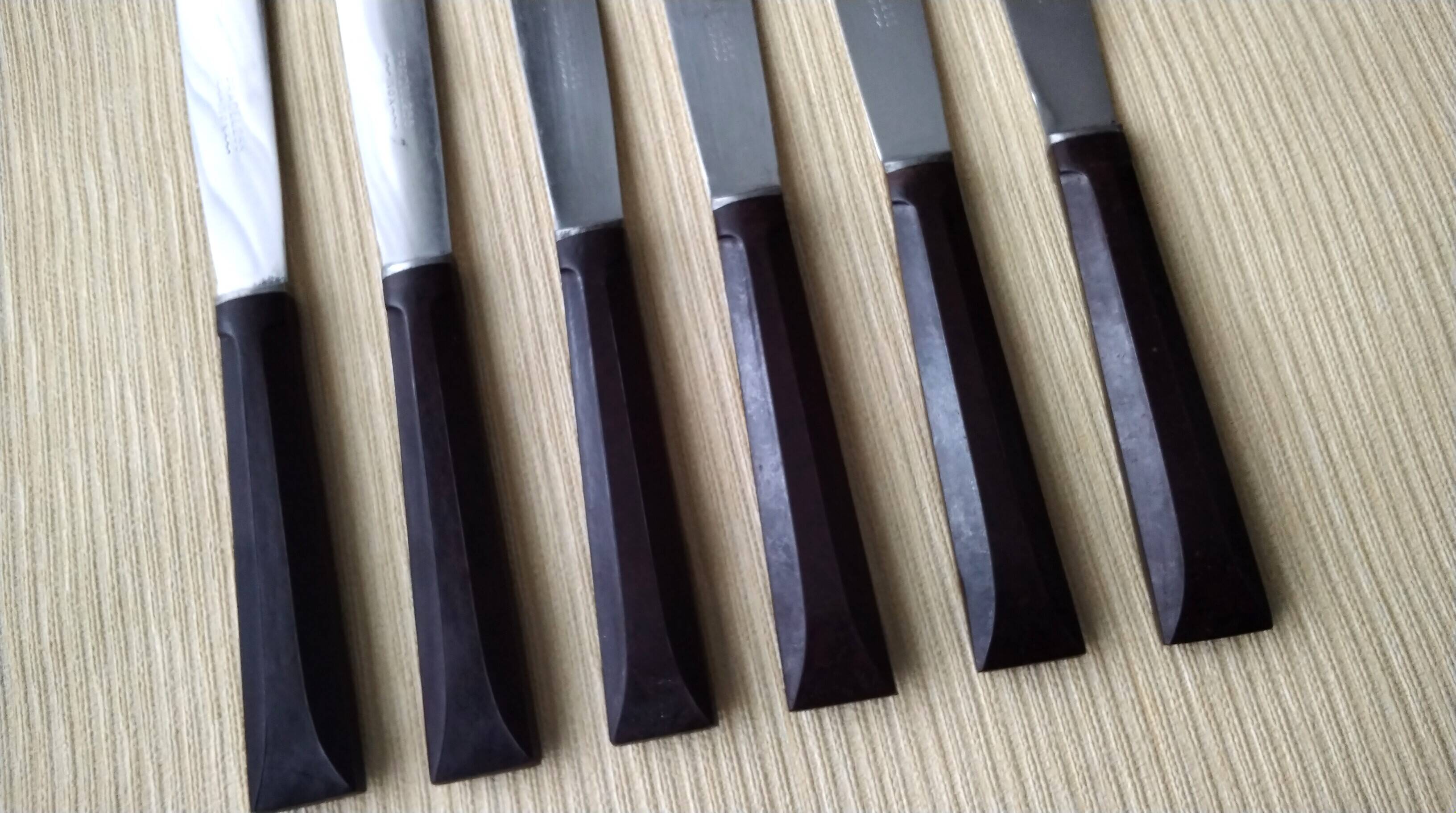 6 Bakelite table knives Pradel 255