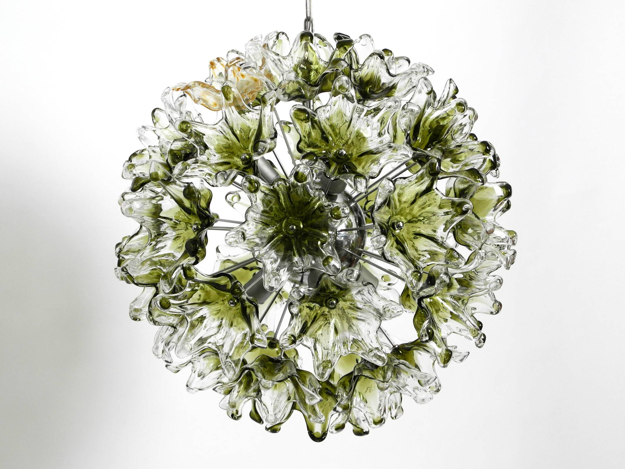 Suspension italienne unique XXL des années 1960 avec des fleurs en verre de Murano par VeArt