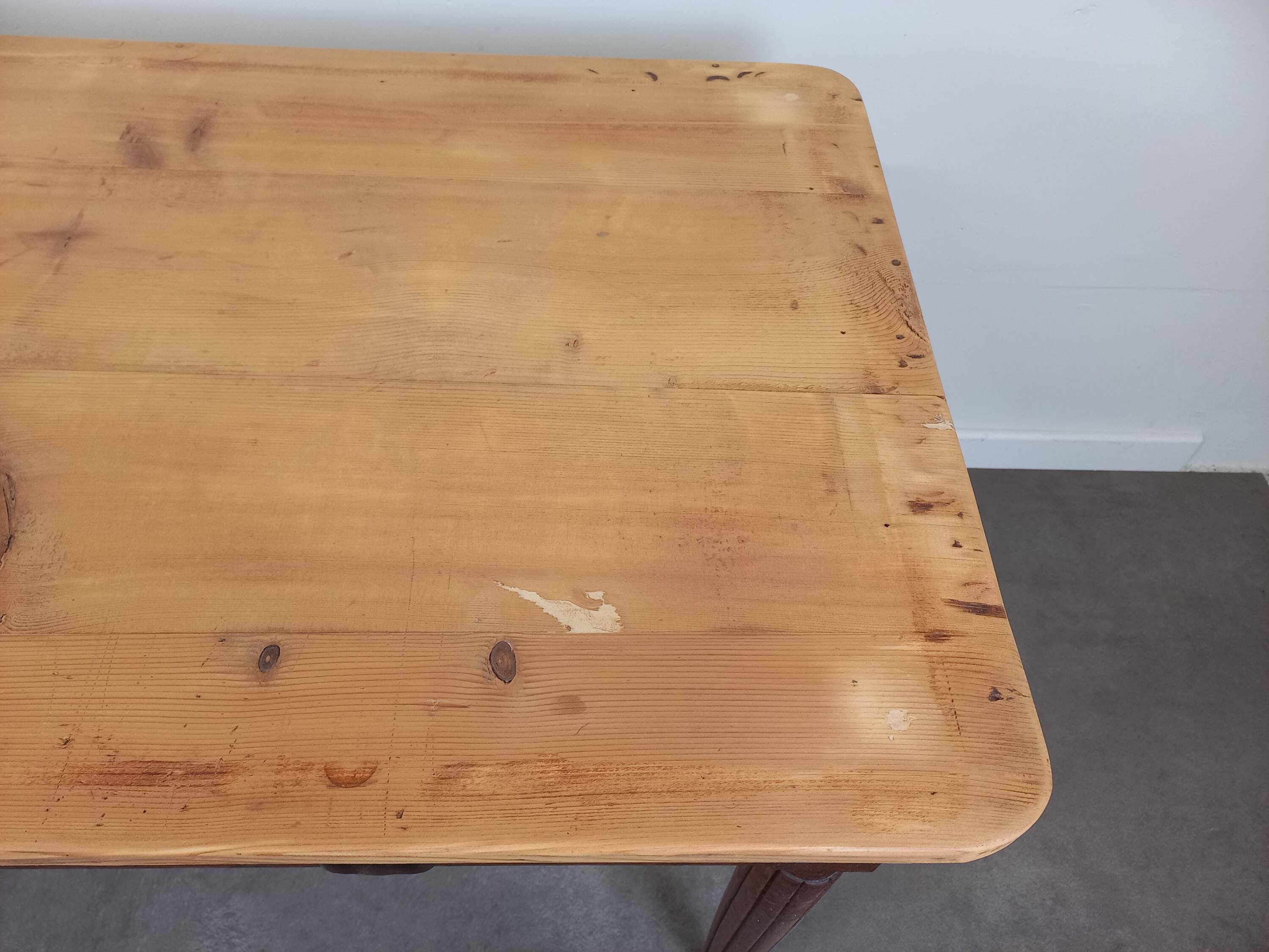 Farmhouse table with drawers