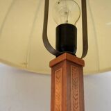 Lampe de table avec incrustations et abat-jour en soie