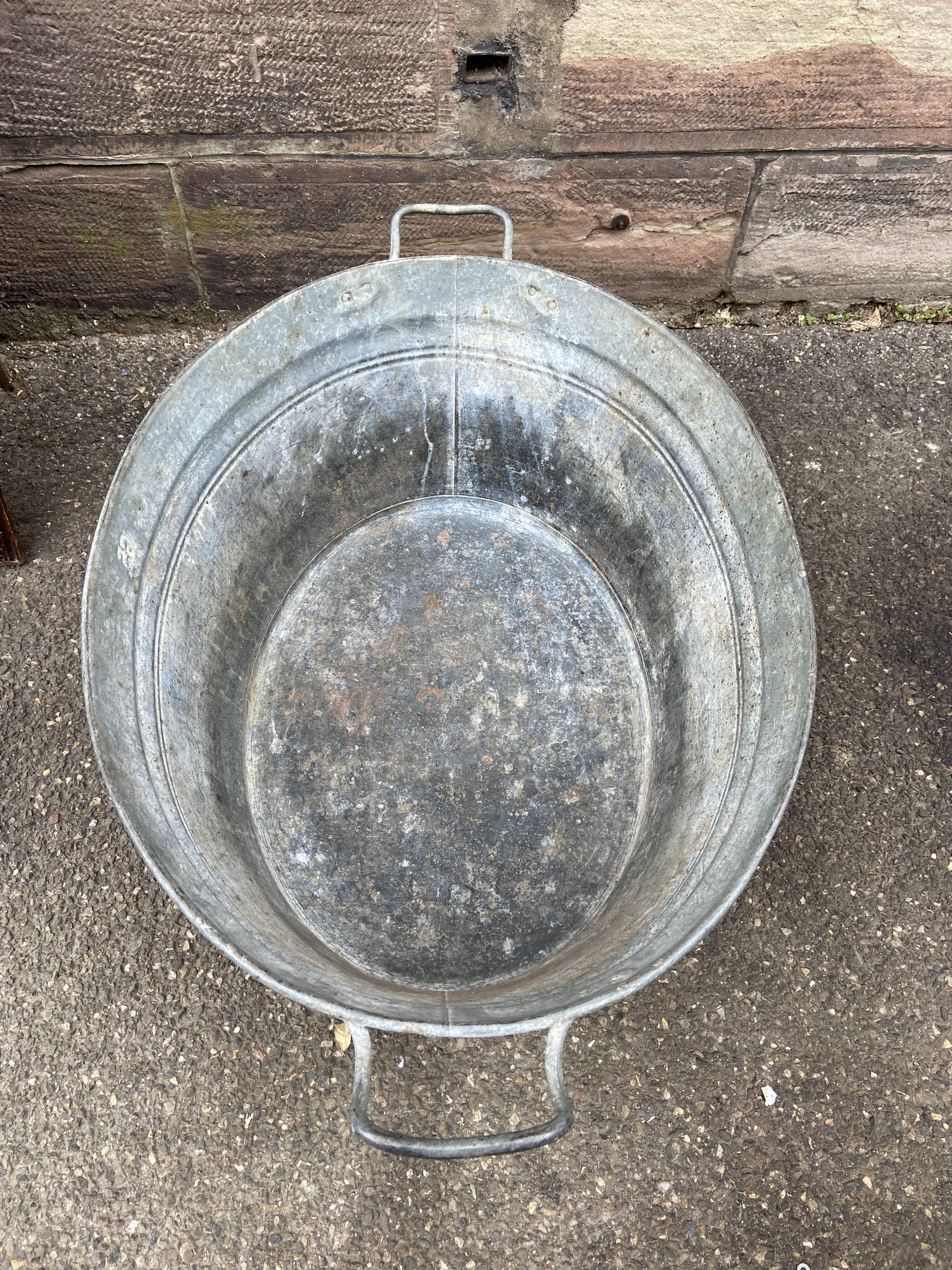 Vintage galvanized zinc basin 65 liters