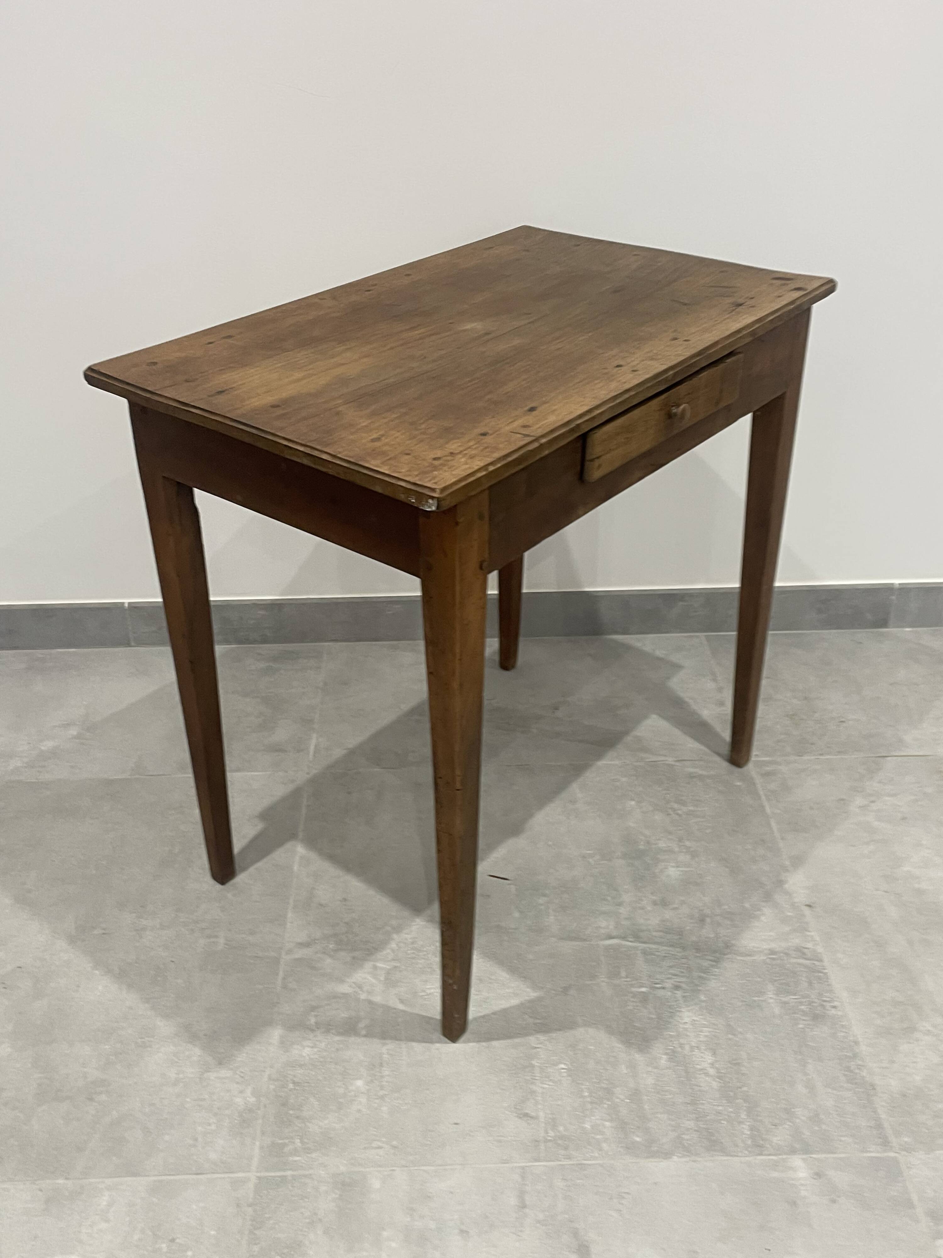 Side table in natural wood, spindle legs