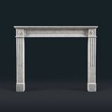 Cheminée en marbre de Carrare de style Louis XVI