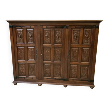 Armoire néogothique ancienne avec compartiment à linge