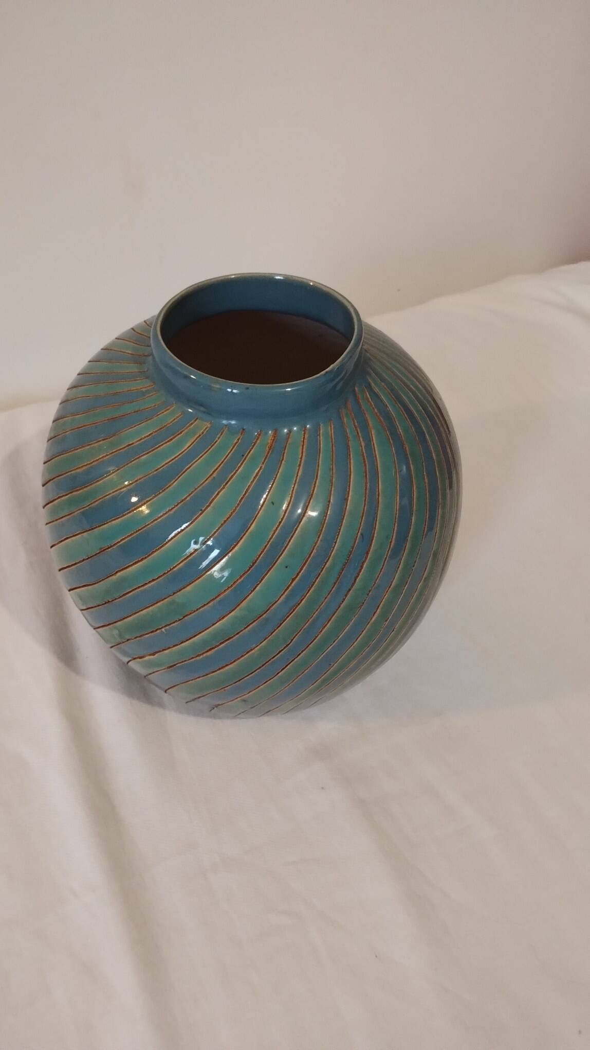Two-tone glazed ceramic vase