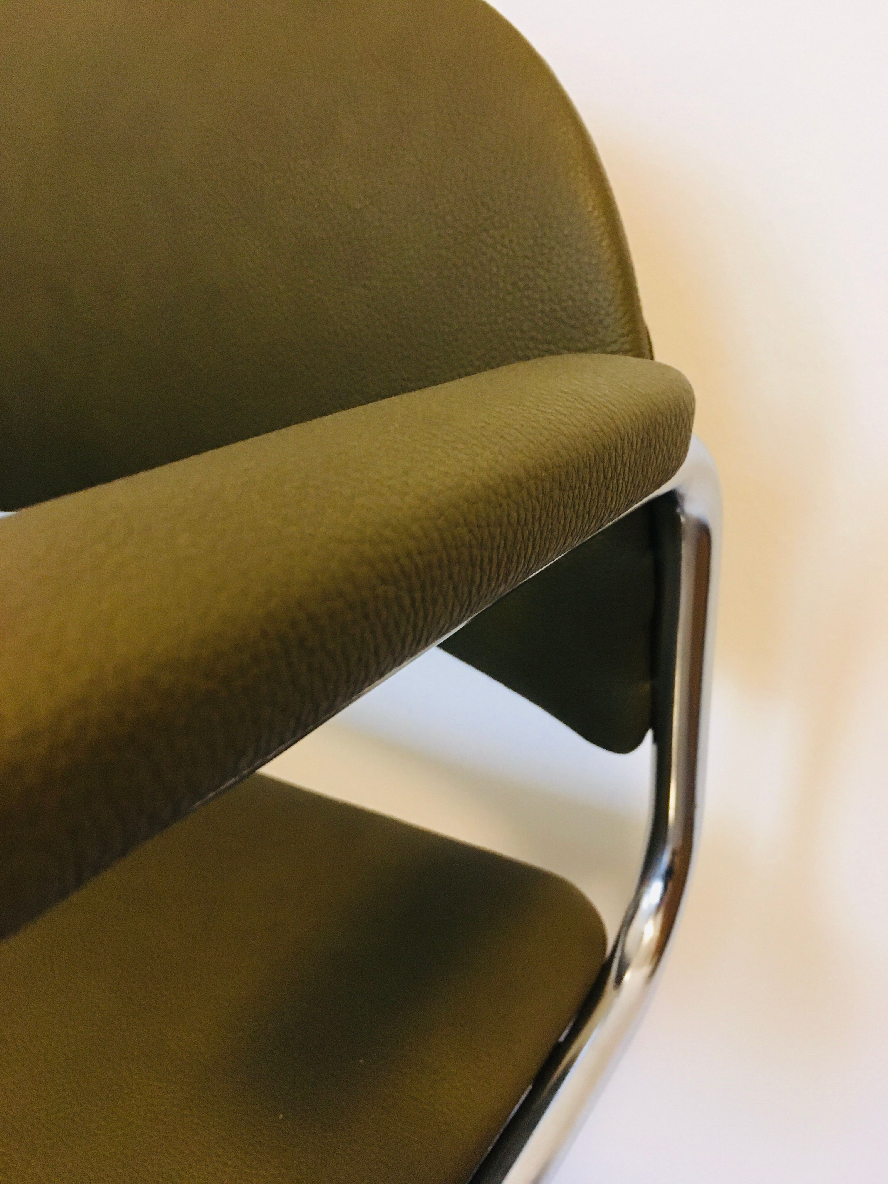 Fauteuil de bureau Olive K-380 entièrement restauré fabriqué par Kovona